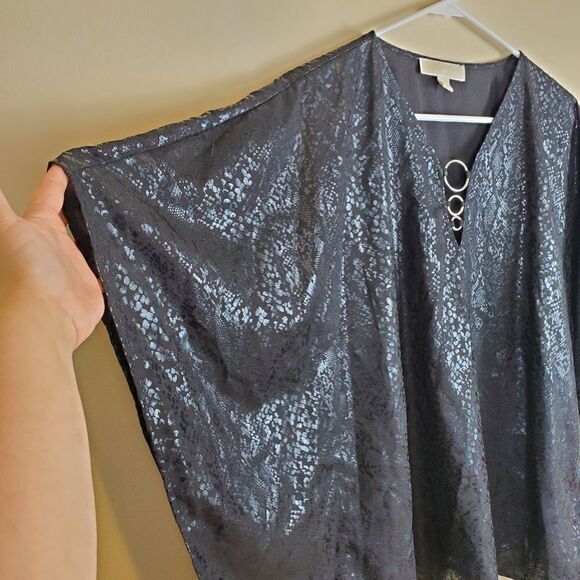 Michael Michael Kors Black Snake Print Flutter Blouse Size Small/Medium - Picture 4 of 8